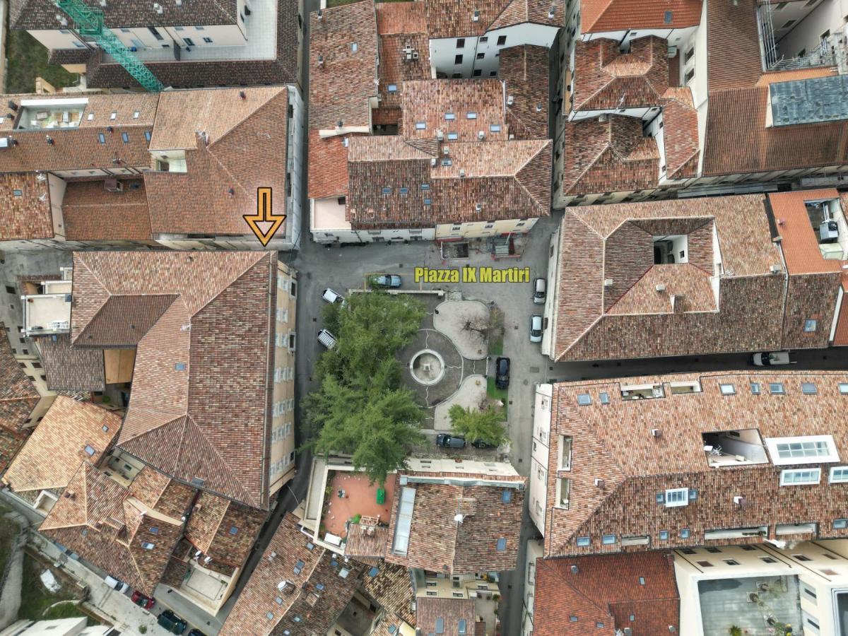 Dimora Del Sole - Intero Appartamento L'Aquila Bagian luar foto