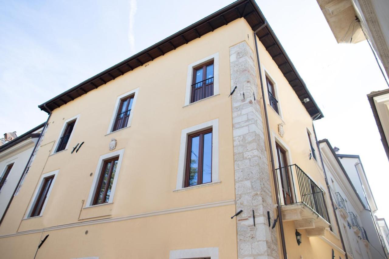 Dimora Del Sole - Intero Appartamento L'Aquila Bagian luar foto