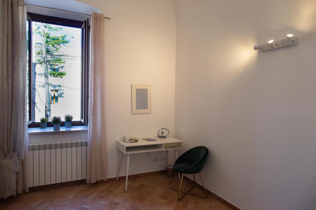Dimora Del Sole - Intero Appartamento L'Aquila Bagian luar foto