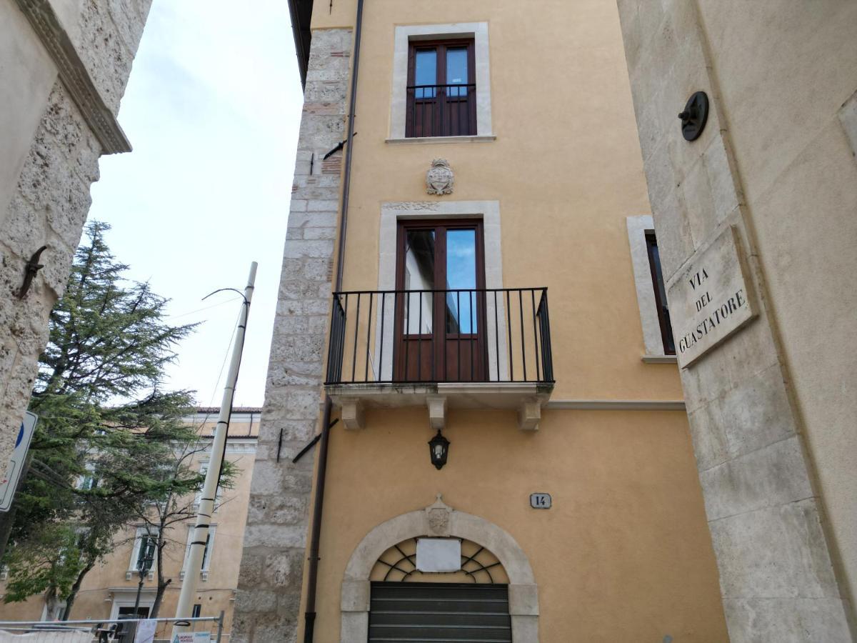 Dimora Del Sole - Intero Appartamento L'Aquila Bagian luar foto